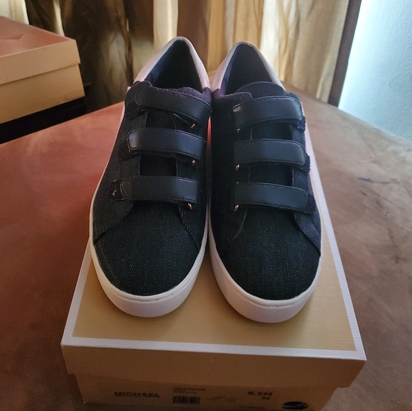 Shoes - Picture 3 of 3